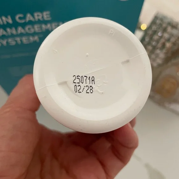 Jan Marini Bioglycolic Face Cleanser - authentic/ genuine.
Never opened. - Picture 4 of 4